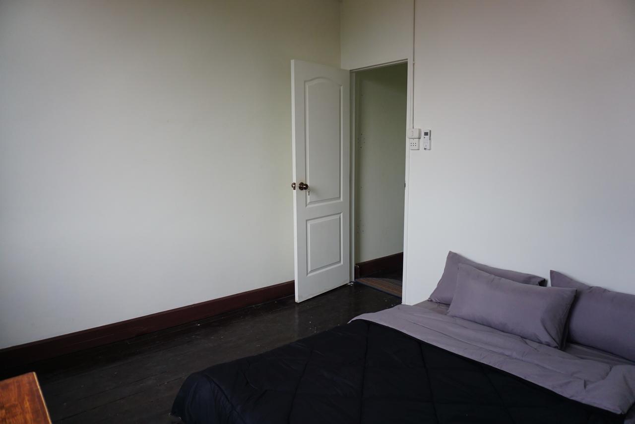 Sla Bar N'Bed Hostel Bangkok Kültér fotó