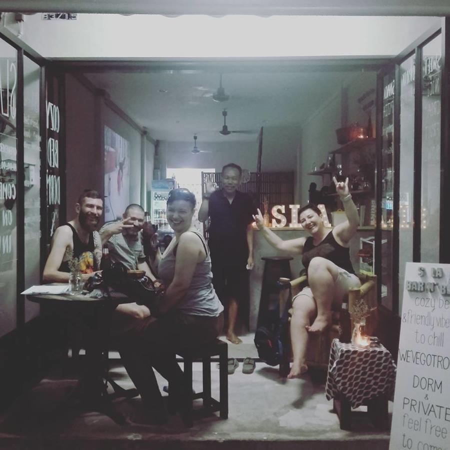 Sla Bar N'Bed Hostel Bangkok Kültér fotó