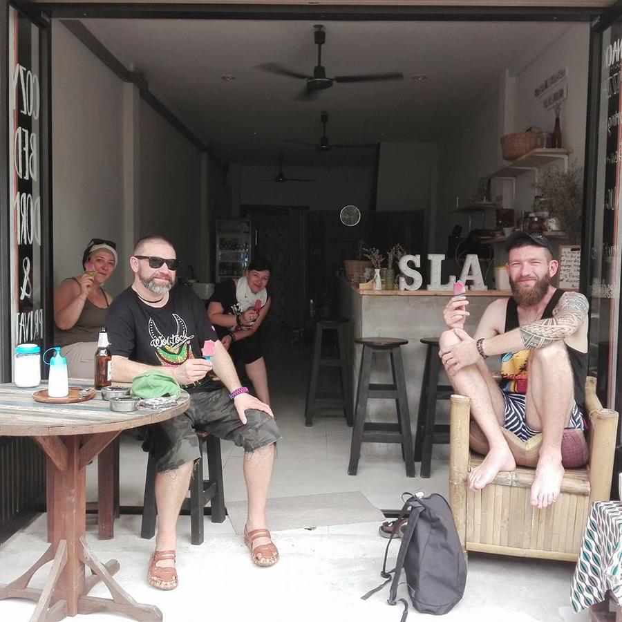 Sla Bar N'Bed Hostel Bangkok Kültér fotó