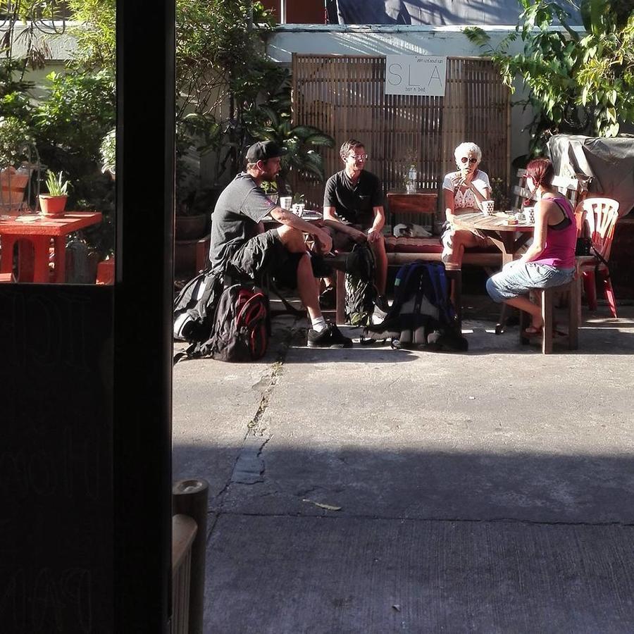 Sla Bar N'Bed Hostel Bangkok Kültér fotó