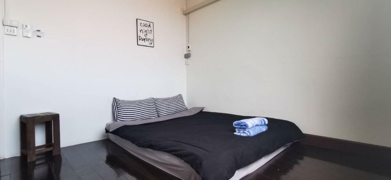 Sla Bar N'Bed Hostel Bangkok Kültér fotó